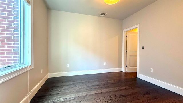 371 Main St 8, Woburn, MA 01801