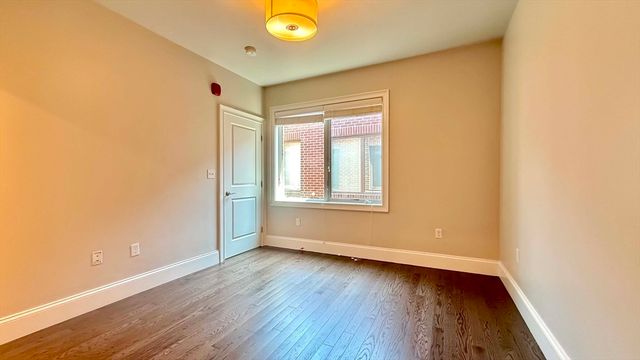 371 Main St 8, Woburn, MA 01801