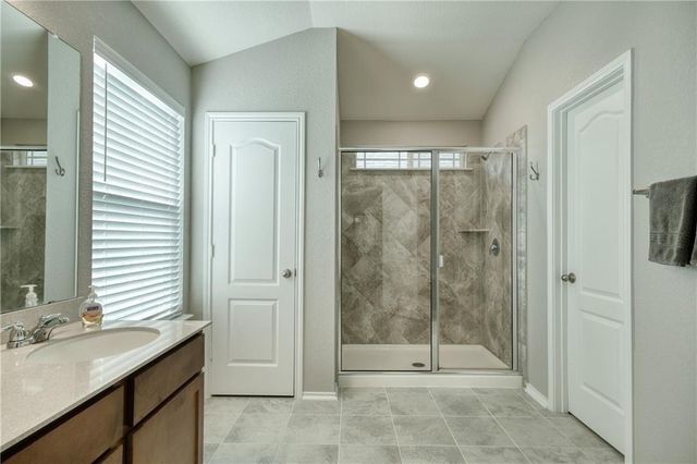 220 Danablu DR, Hutto, TX 78634
