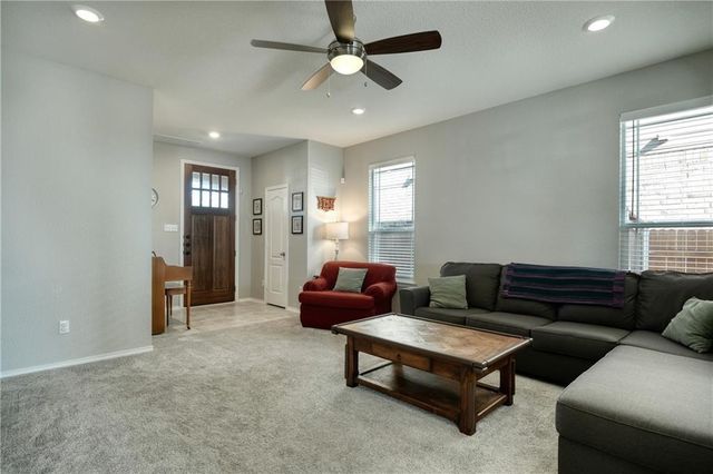 220 Danablu DR, Hutto, TX 78634