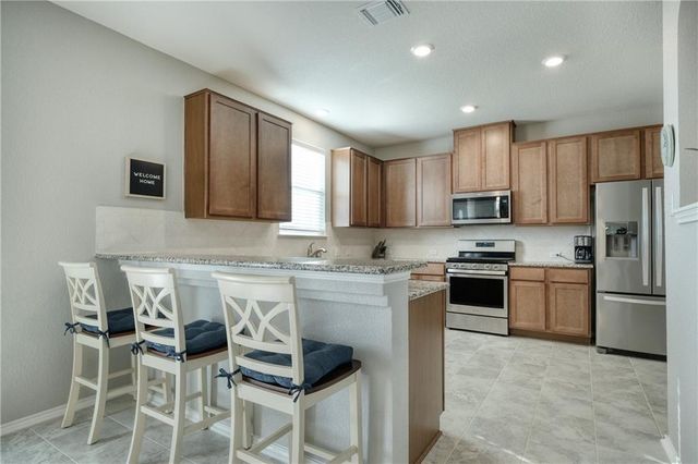 220 Danablu DR, Hutto, TX 78634