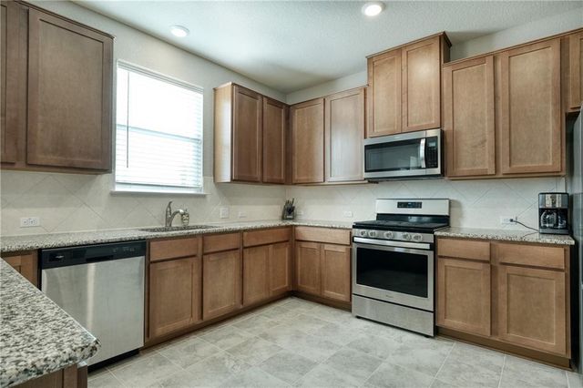 220 Danablu DR, Hutto, TX 78634