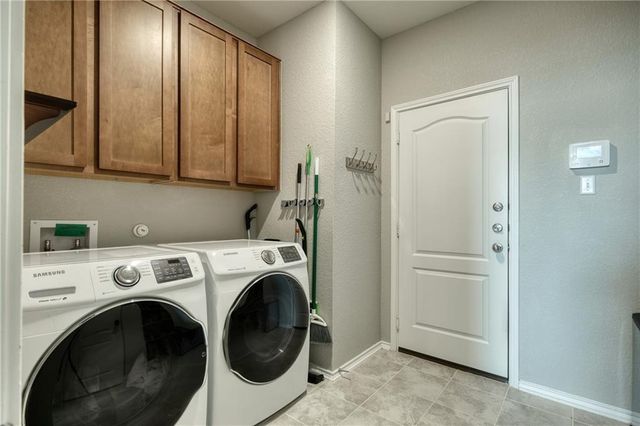 220 Danablu DR, Hutto, TX 78634