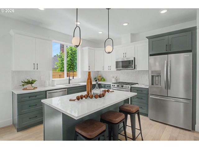 4763 EXETER St, West Linn, OR 97068