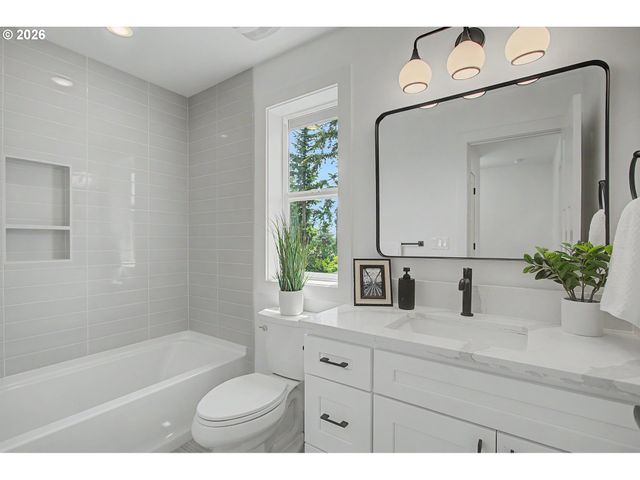 4763 EXETER St, West Linn, OR 97068