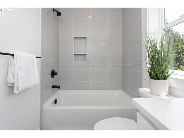 4763 EXETER St, West Linn, OR 97068