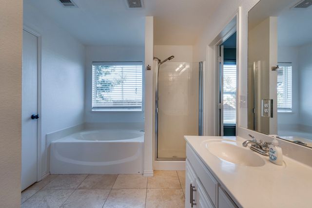 102 Canyon Court, Waxahachie, TX 75167