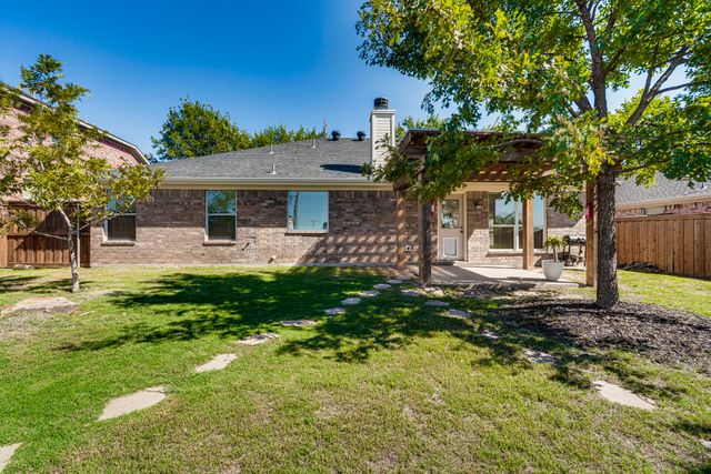 102 Canyon Court, Waxahachie, TX 75167
