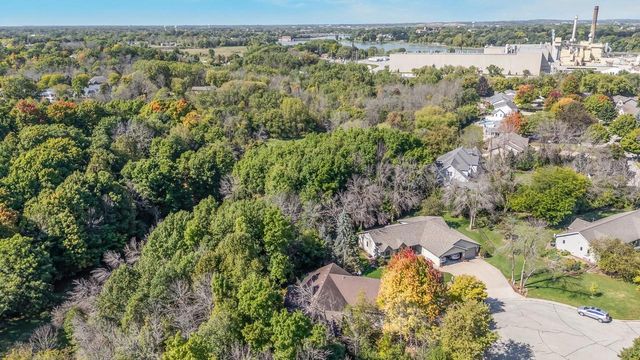 104 VOSTERS, Combined Locks, WI 54113