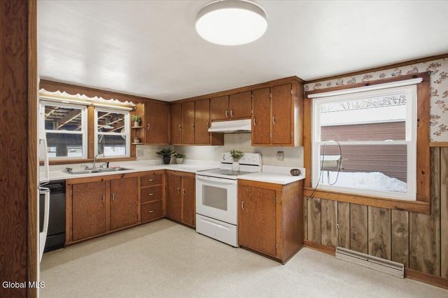 17 Green Barn Road, Hudson Falls, NY 12839