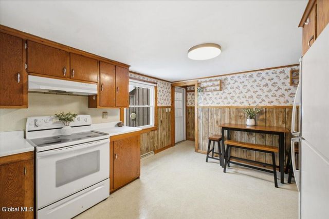 17 Green Barn Road, Hudson Falls, NY 12839