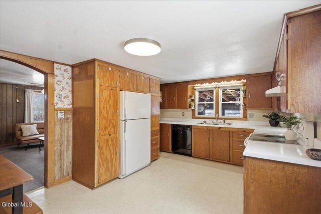 17 Green Barn Road, Hudson Falls, NY 12839