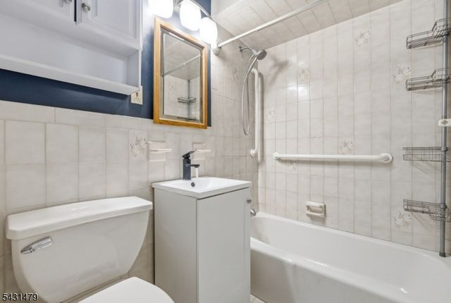 2339 Knapp Dr, Rahway City, NJ 07065
