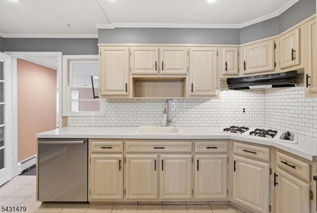 2339 Knapp Dr, Rahway City, NJ 07065