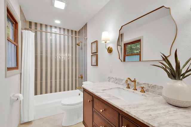8001 W Bottsford AVENUE, Greenfield, WI 53220
