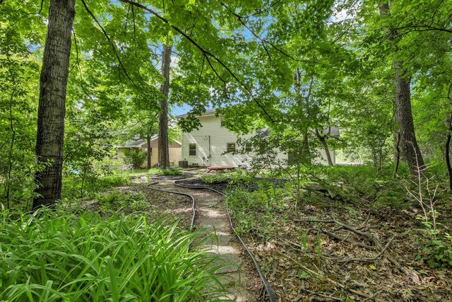 8001 W Bottsford AVENUE, Greenfield, WI 53220