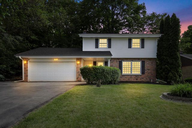 8001 W Bottsford AVENUE, Greenfield, WI 53220