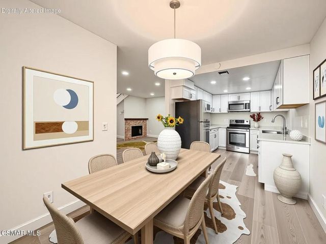 1752 E Avenida De Las Flores, Thousand Oaks, CA 91362