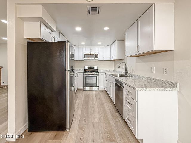 1752 E Avenida De Las Flores, Thousand Oaks, CA 91362