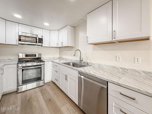 1752 E Avenida De Las Flores, Thousand Oaks, CA 91362