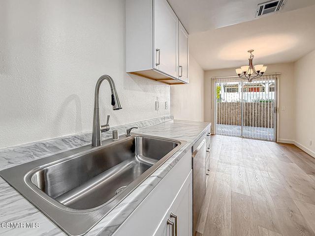 1752 E Avenida De Las Flores, Thousand Oaks, CA 91362