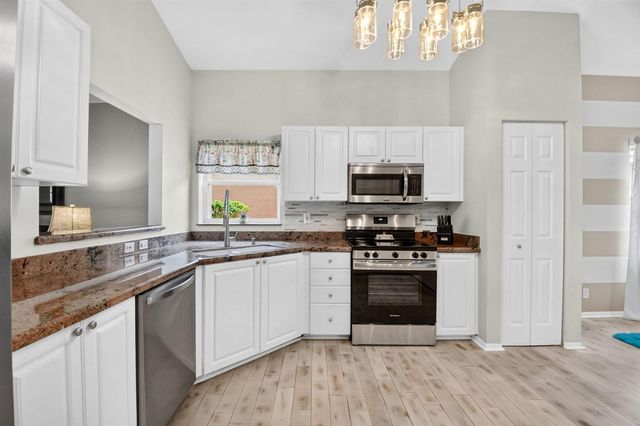 8021 Via Hacienda, Riviera Beach, FL 33418