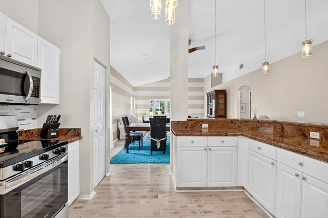 8021 Via Hacienda, Riviera Beach, FL 33418