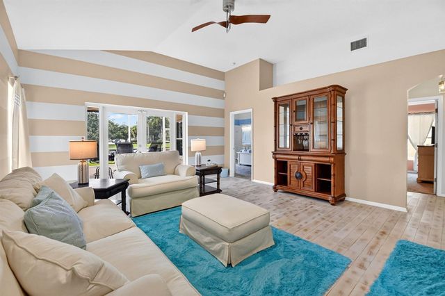 8021 Via Hacienda, Riviera Beach, FL 33418