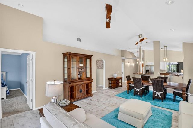 8021 Via Hacienda, Riviera Beach, FL 33418