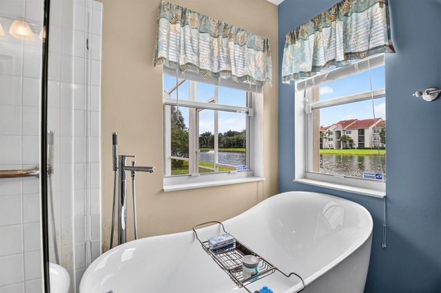 8021 Via Hacienda, Riviera Beach, FL 33418