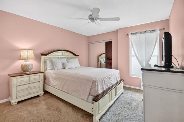 8021 Via Hacienda, Riviera Beach, FL 33418
