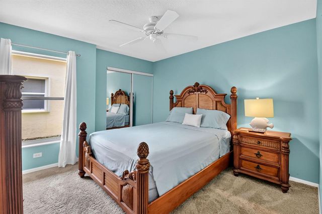 8021 Via Hacienda, Riviera Beach, FL 33418