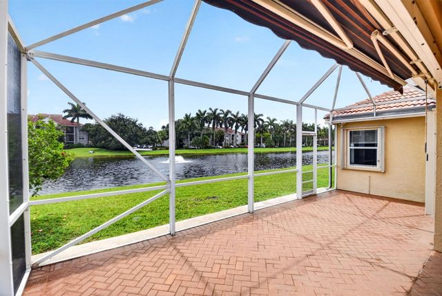 8021 Via Hacienda, Riviera Beach, FL 33418