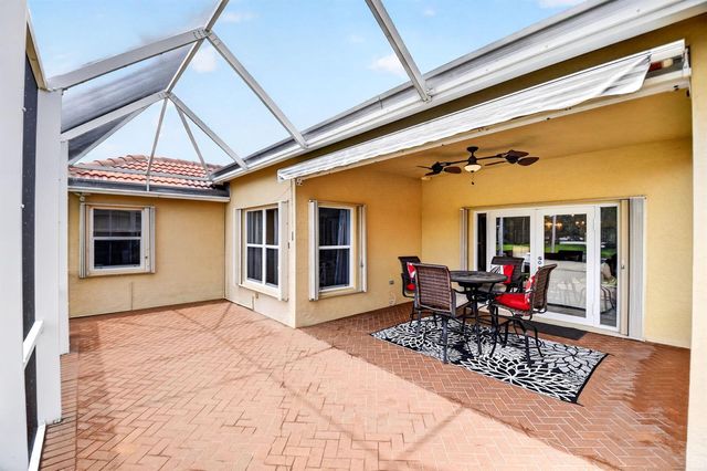 8021 Via Hacienda, Riviera Beach, FL 33418