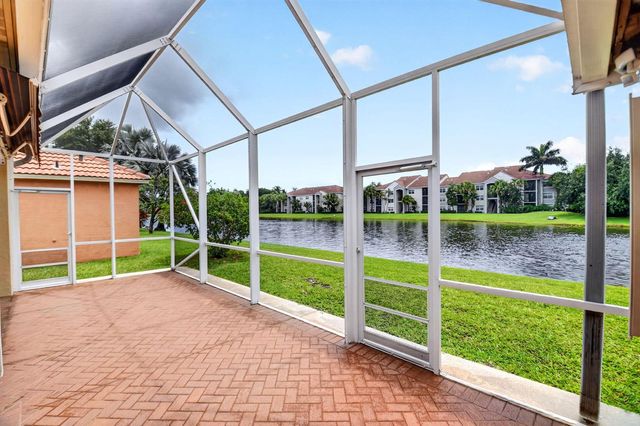8021 Via Hacienda, Riviera Beach, FL 33418