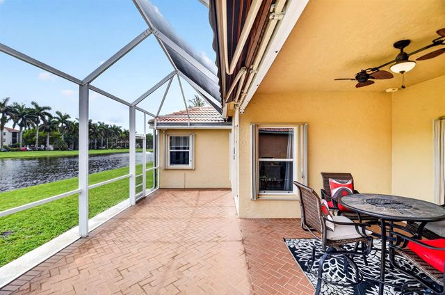 8021 Via Hacienda, Riviera Beach, FL 33418
