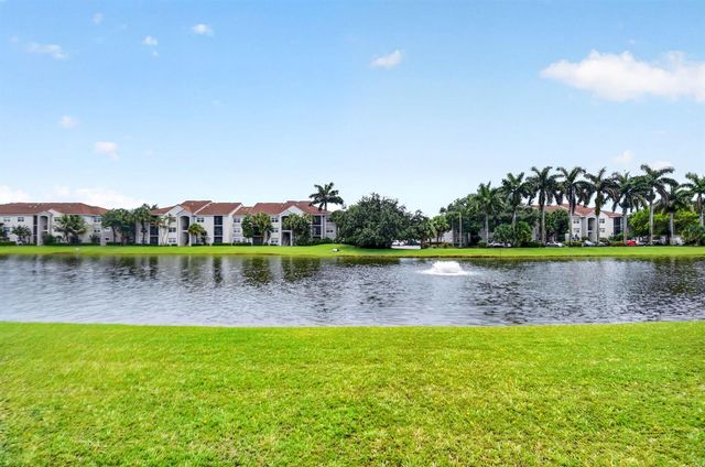 8021 Via Hacienda, Riviera Beach, FL 33418