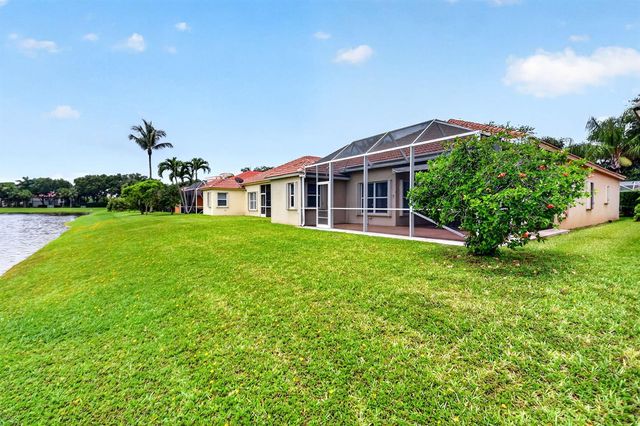 8021 Via Hacienda, Riviera Beach, FL 33418