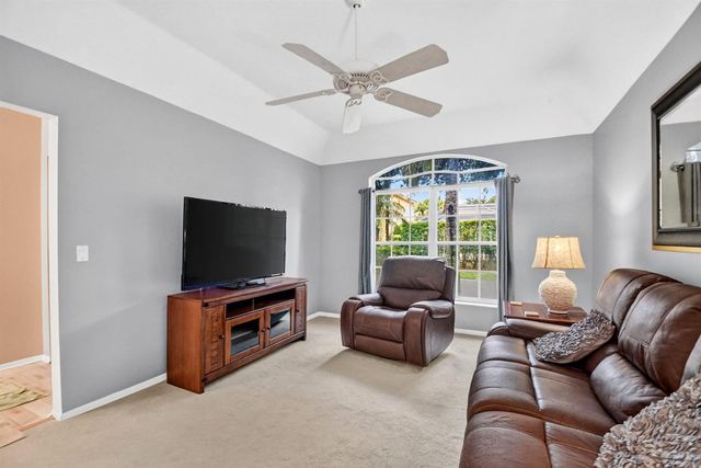 8021 Via Hacienda, Riviera Beach, FL 33418
