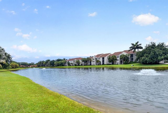 8021 Via Hacienda, Riviera Beach, FL 33418
