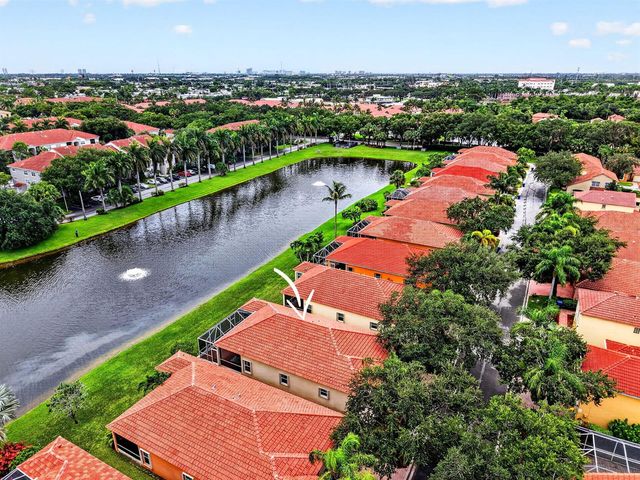8021 Via Hacienda, Riviera Beach, FL 33418