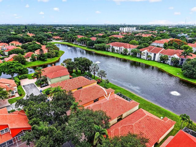 8021 Via Hacienda, Riviera Beach, FL 33418