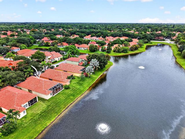 8021 Via Hacienda, Riviera Beach, FL 33418