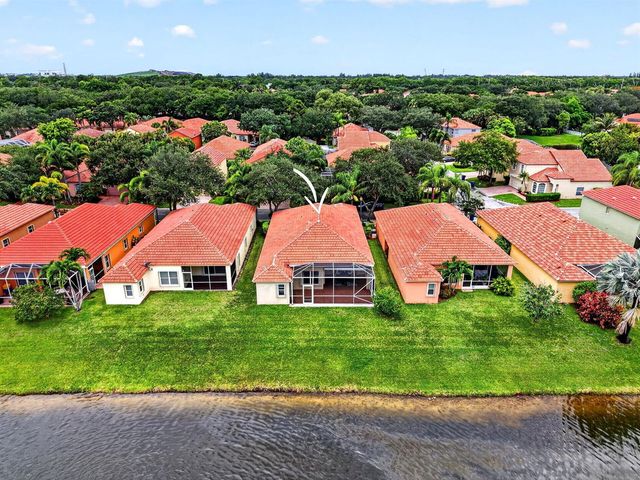 8021 Via Hacienda, Riviera Beach, FL 33418