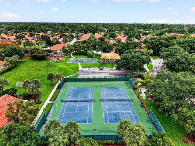 8021 Via Hacienda, Riviera Beach, FL 33418