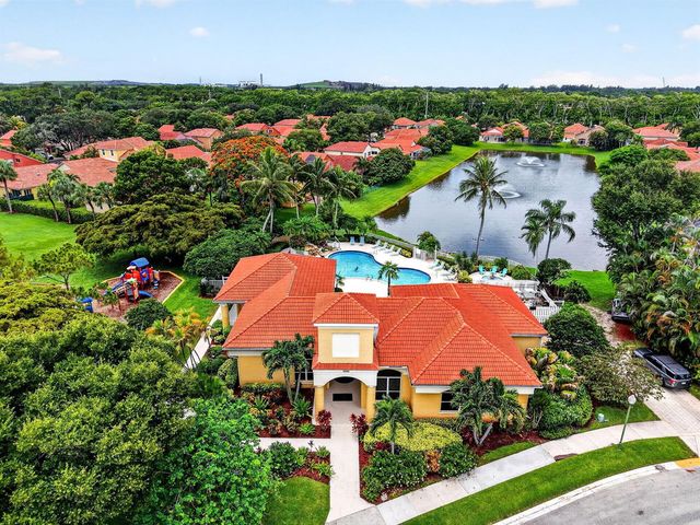 8021 Via Hacienda, Riviera Beach, FL 33418