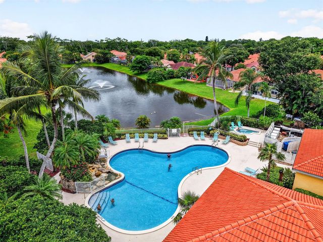 8021 Via Hacienda, Riviera Beach, FL 33418