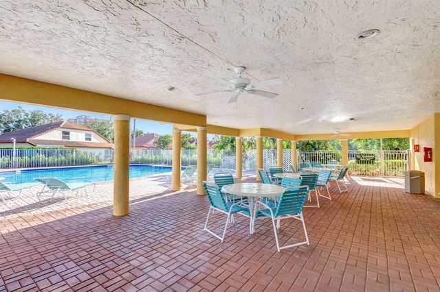 8021 Via Hacienda, Riviera Beach, FL 33418