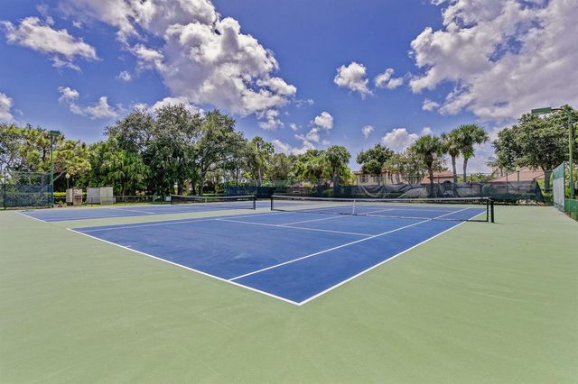 8021 Via Hacienda, Riviera Beach, FL 33418