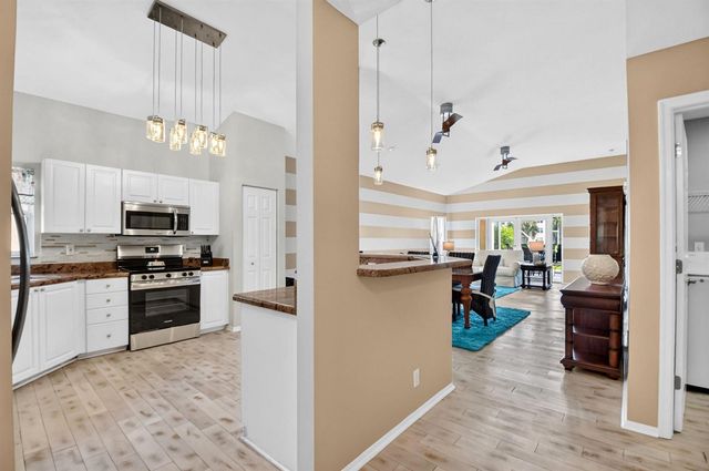 8021 Via Hacienda, Riviera Beach, FL 33418